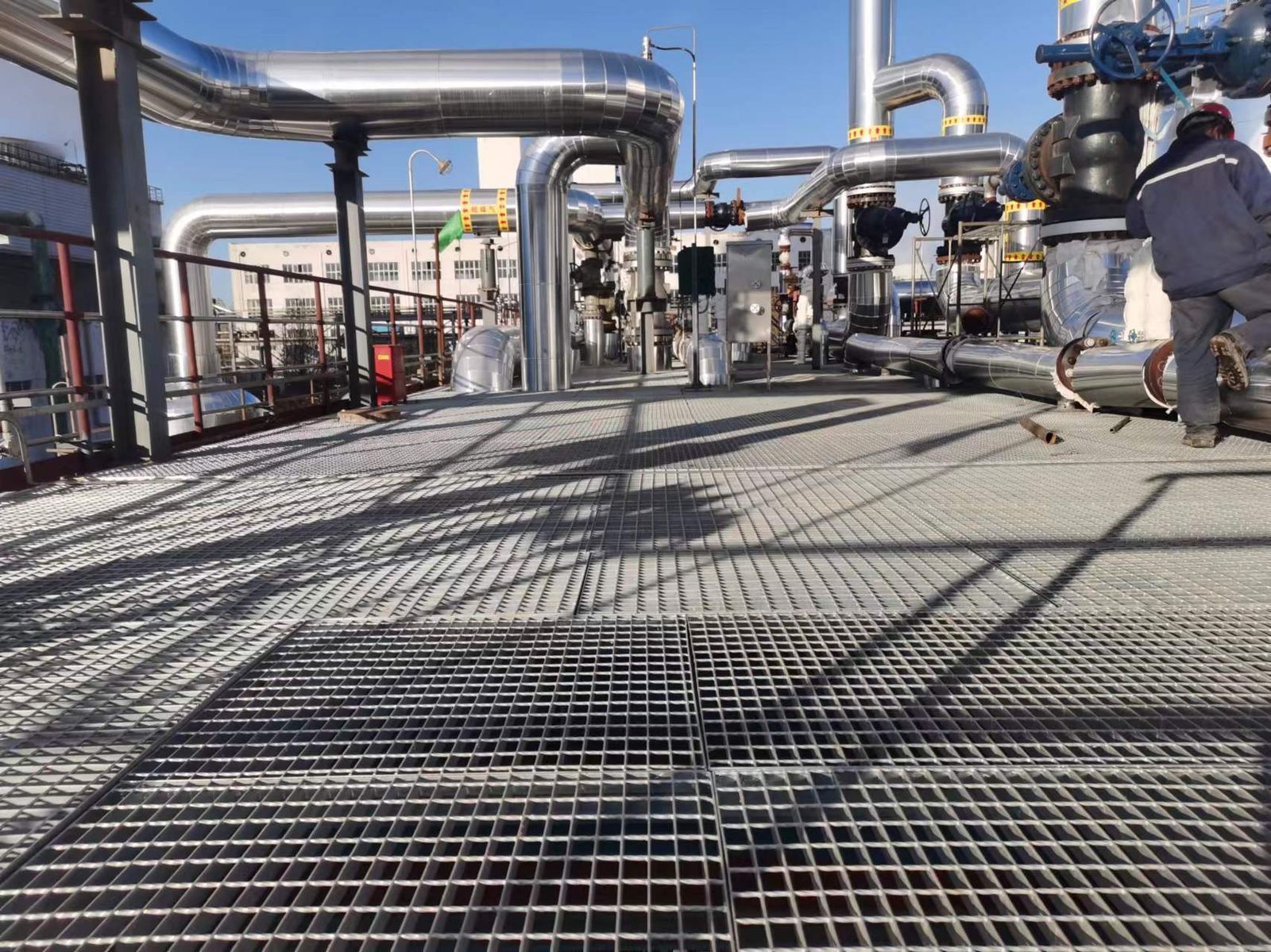 Coal to liquid conversion plant grating