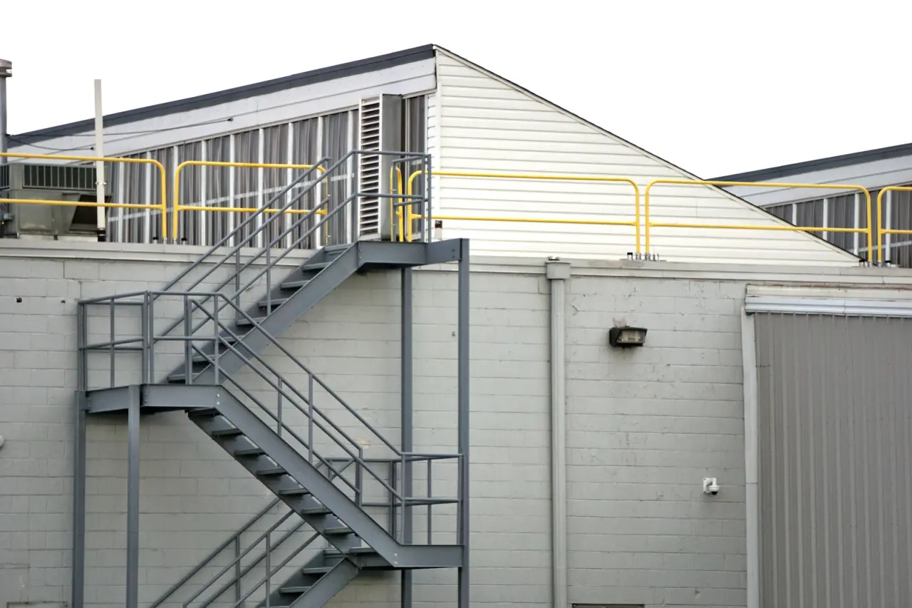 Industrial handrails and guardrails