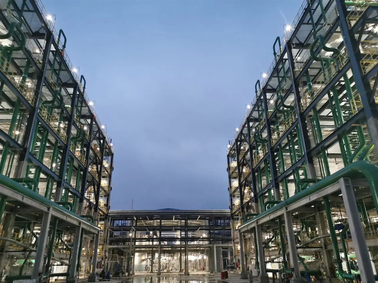 Petrochemical access grating