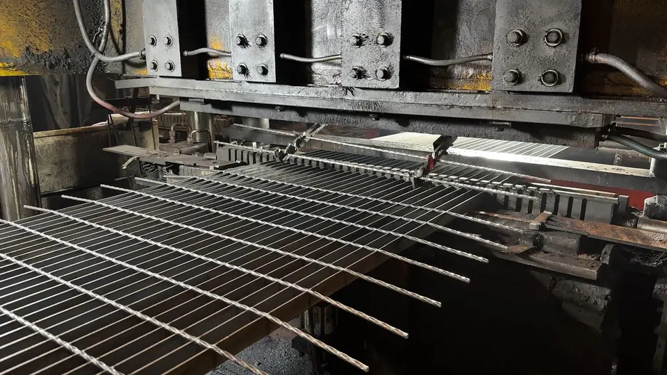 Steel grating fabrication