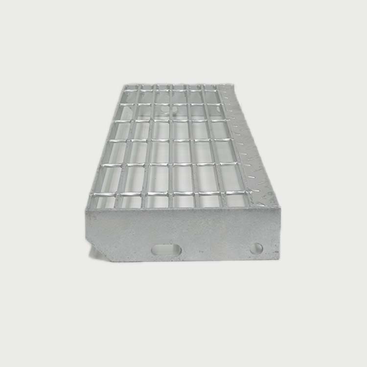 Serrated steel stair tread for industrial stairs